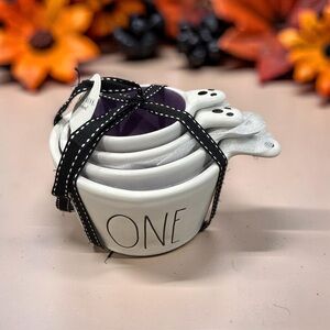 Rae Dunn White Ghost measuring cups
